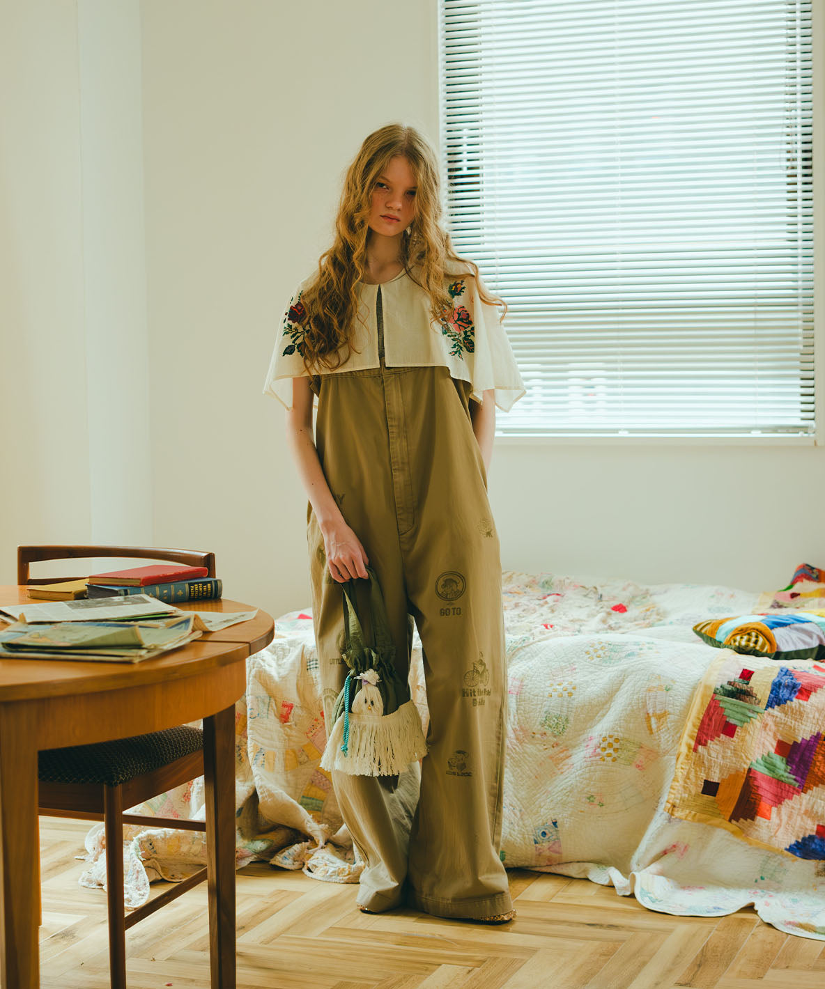 Colorful Collar Sleeveless Tee